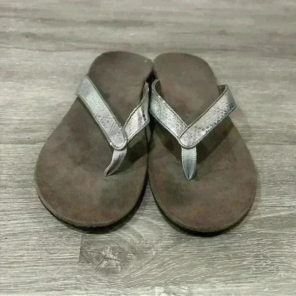Vionic Women’s Dillon Tile Toe Post Metallic Silver Sandals Flip Flops Size 11 - Picture 2 of 6